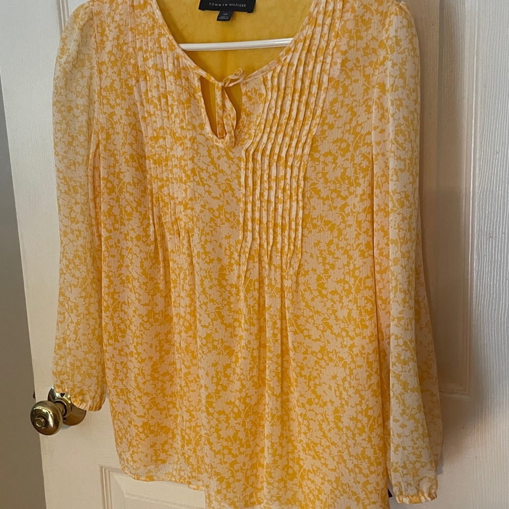 Tommy Hilfiger stunning elegant unique blouse.  Gorgeous!